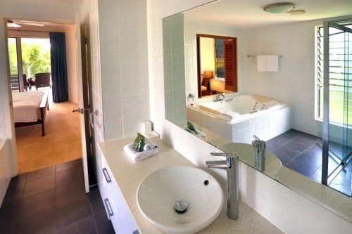 12|3 Bedroom Luxury Beachfront Apartment