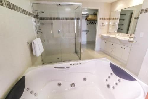 11|3 Bedroom Luxury Beachfront Apartment