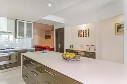 10|3 Bedroom Luxury Beachfront Apartment