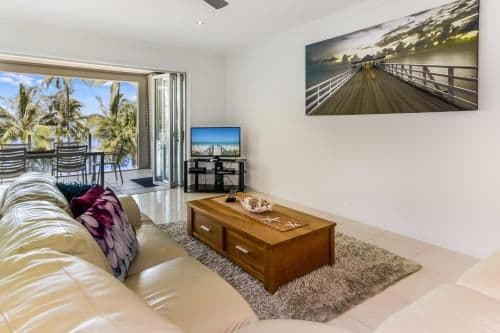 10|3 Bedroom Luxury Beachfront Apartment