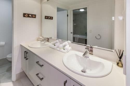 10|3 Bedroom Luxury Beachfront Apartment