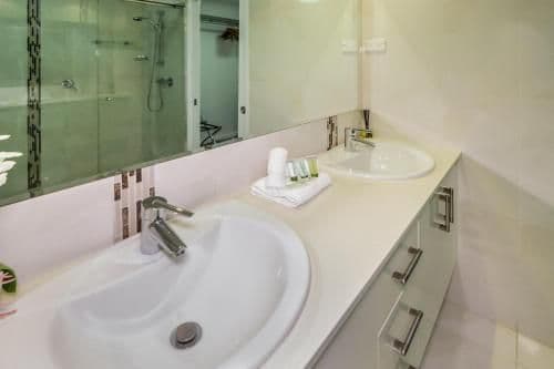 10|3 Bedroom Luxury Beachfront Apartment