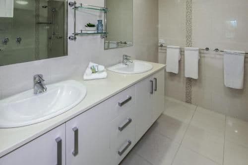 7|3 Bedroom Luxury Beachfront Apartment