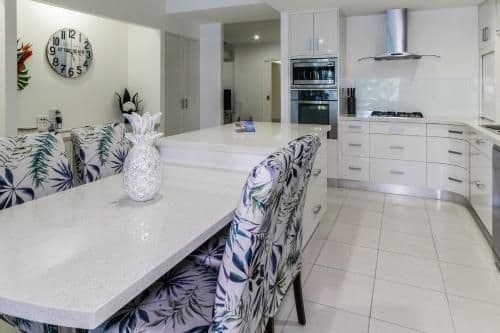 7|3 Bedroom Luxury Beachfront Apartment