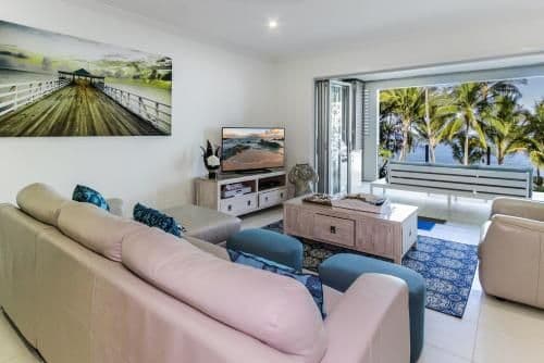 7|3 Bedroom Luxury Beachfront Apartment