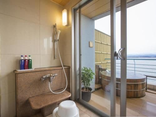 Suite with Open-Air Bath Lake View