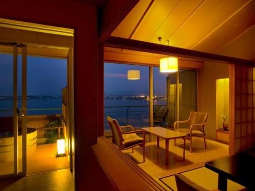 Suite with Open-Air Bath Lake View