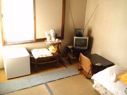 Japanese-Style Single Room with Shared Bathroom