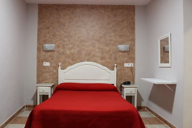 DOUBLE WITH DOUBLE BED
