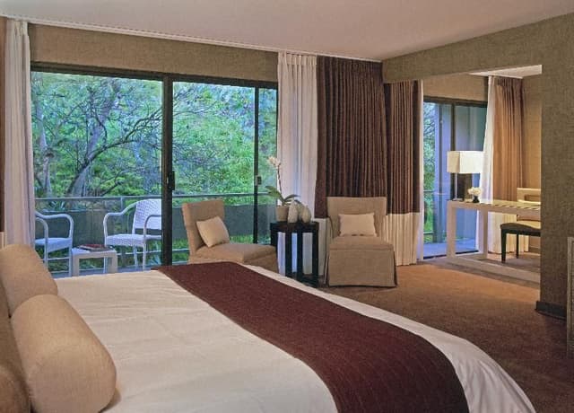 DOUBLE SUPERIOR KING BED