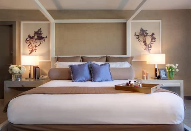 DOUBLE DELUXE KING BED