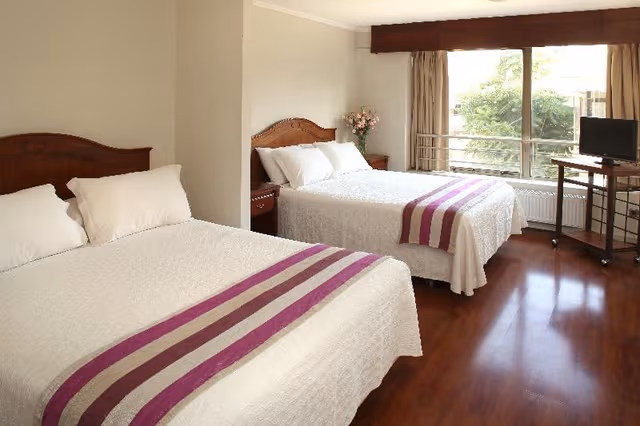 DOUBLE WITH DOUBLE BED