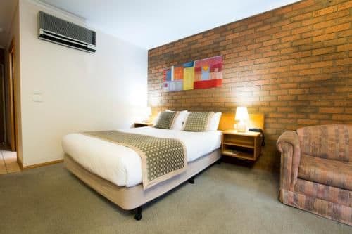 Queen Room with Spa Bath