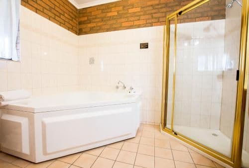 Queen Room with Spa Bath