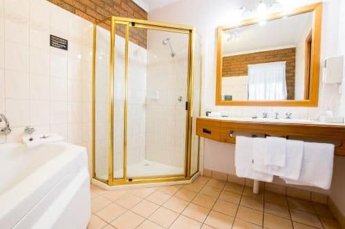 Queen Room with Spa Bath