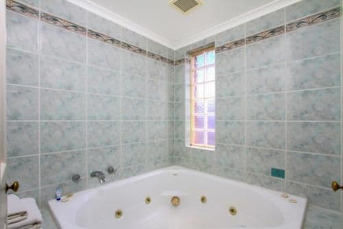 Executive Queen Room with Spa Bath