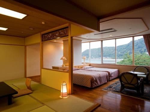 Superior Twin Room with Tatami Area with Special Seafood Kaiseki Dinner and Breakfast (Served in Private Room) - Smoking