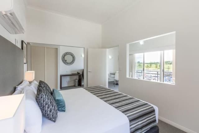 SUITE KING SIZE BED