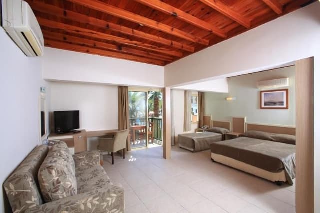 FAMILY ROOM STANDARD