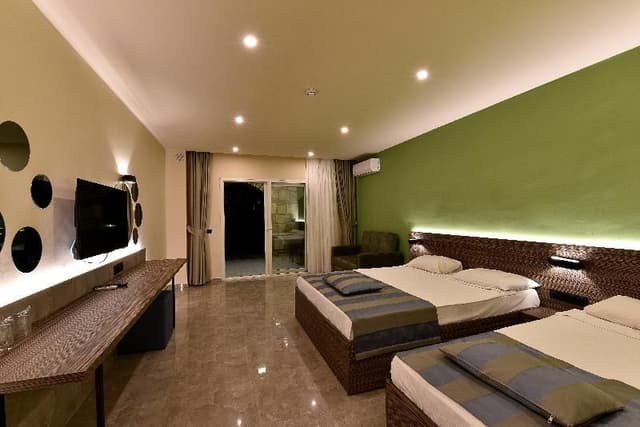 FAMILY ROOM STANDARD