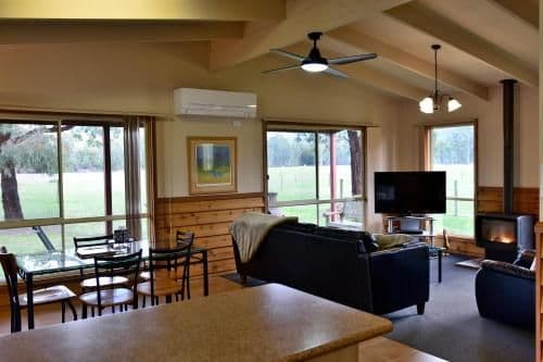 Deluxe Two-Bedroom Cottage with Spa Bath