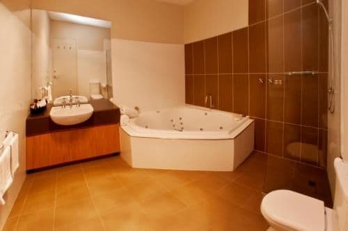Deluxe King Suite