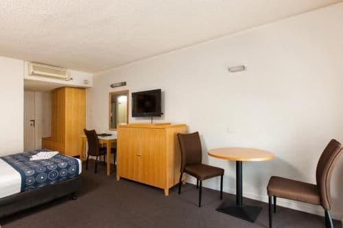 Deluxe Queen Room (Upstairs or Downstairs)