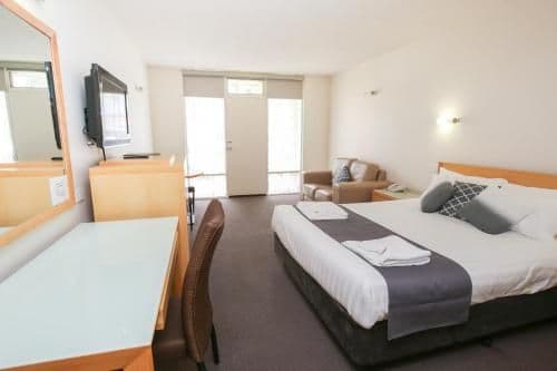 Deluxe Queen Room (Upstairs or Downstairs)