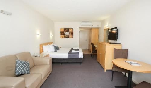 Deluxe Queen Room (Upstairs or Downstairs)