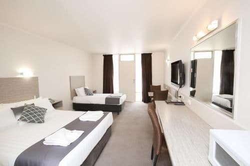Deluxe Twin Room (Upstairs or Downstairs)