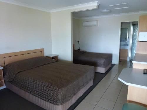 Standard Deluxe Queen and King Single Room