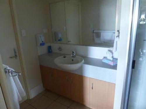 Standard Deluxe Queen and King Single Room