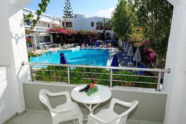 APARTMENT POOL VIEW TWO BEDROOMS