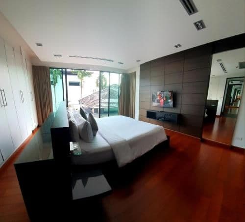 Five-Bedroom Villa