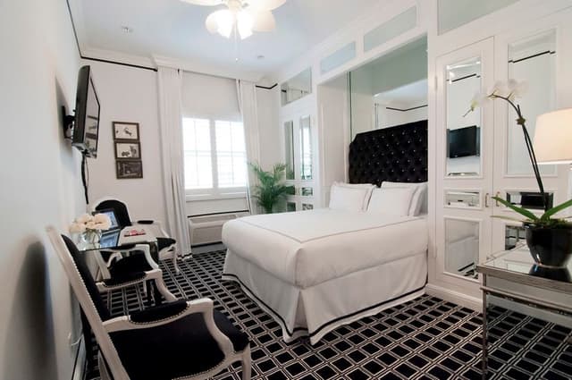 DOUBLE QUEEN SIZE BED