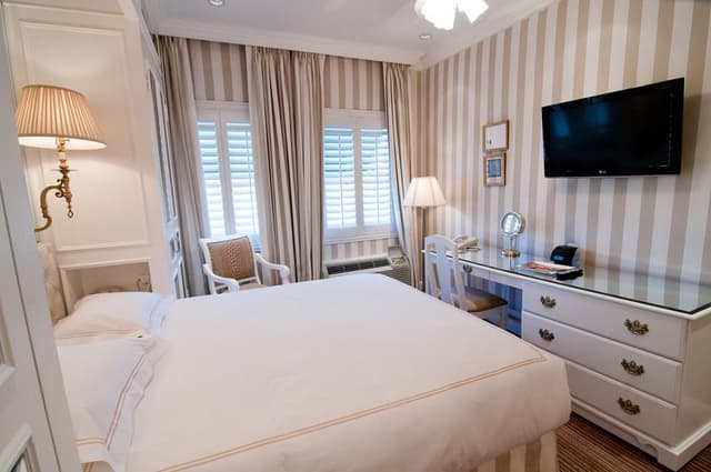 DOUBLE QUEEN SIZE BED