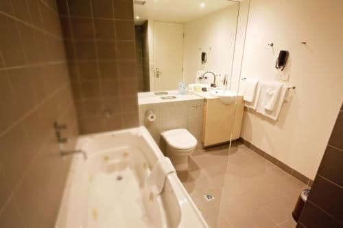 Deluxe Queen Suite