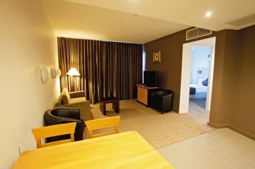 Deluxe Queen Suite