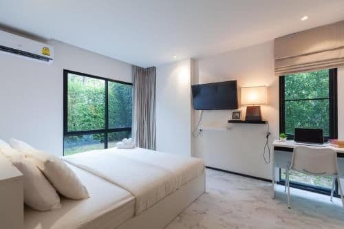 Suite with pool access