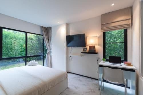 Suite with pool access