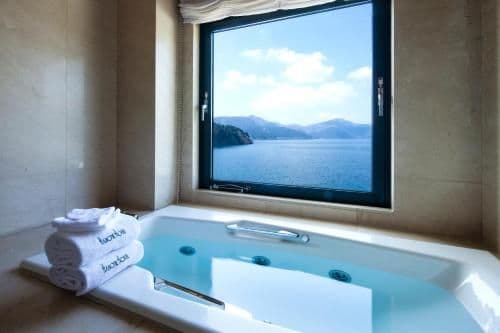Double Room with Lake View - Non Smoking