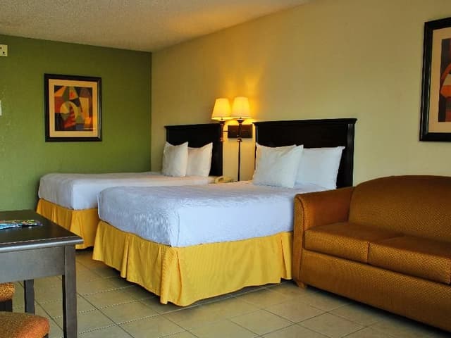 DOUBLE TWO QUEEN BEDS