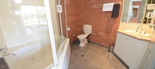 Deluxe Queen Room with Spa Bath