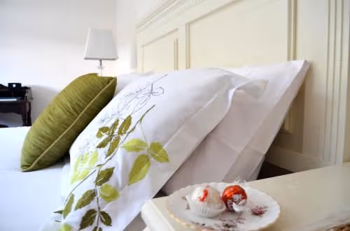 Queen Room with Garden View