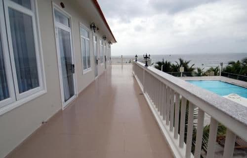 Superior Pool View