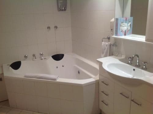 King Room with Spa Bath