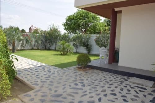 Laurier Deluxe Double Room with Garden View