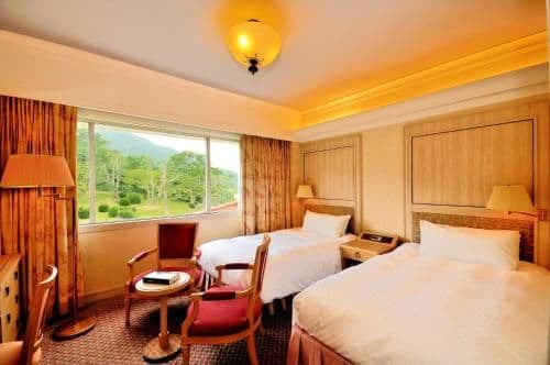 Standard Twin Room with Mountain View