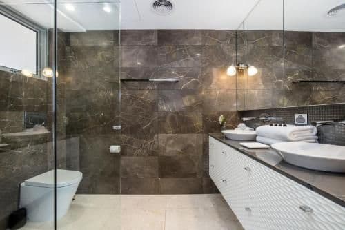 Deluxe Three-Bedroom Apartment