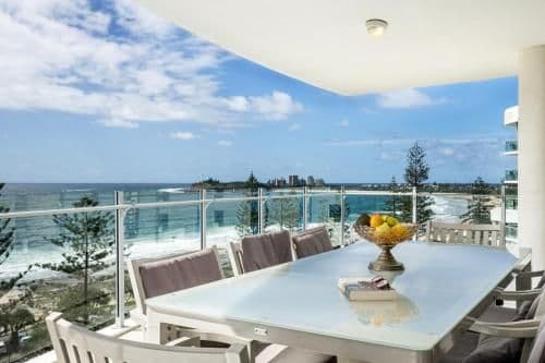 Deluxe Three-Bedroom Apartment